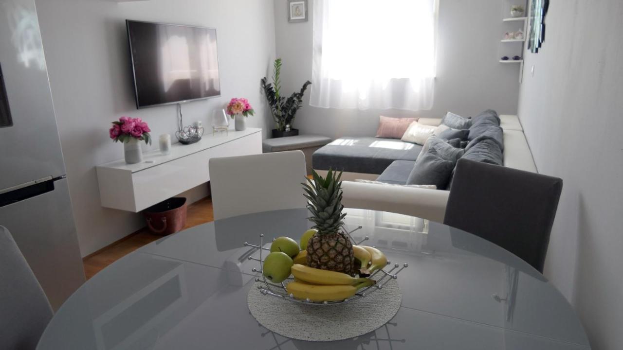 Apartamento Apartman *Sanja* Omiš Exterior foto