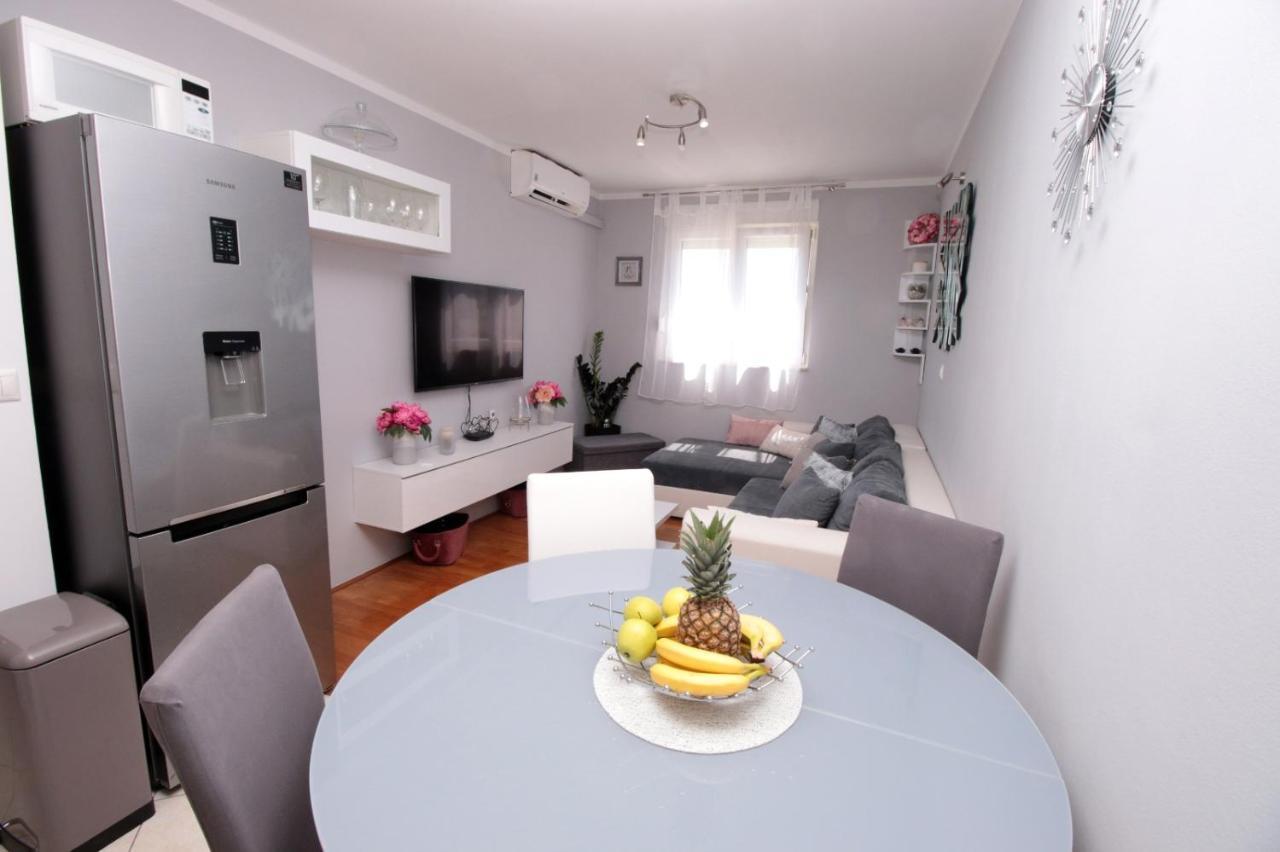 Apartamento Apartman *Sanja* Omiš Exterior foto