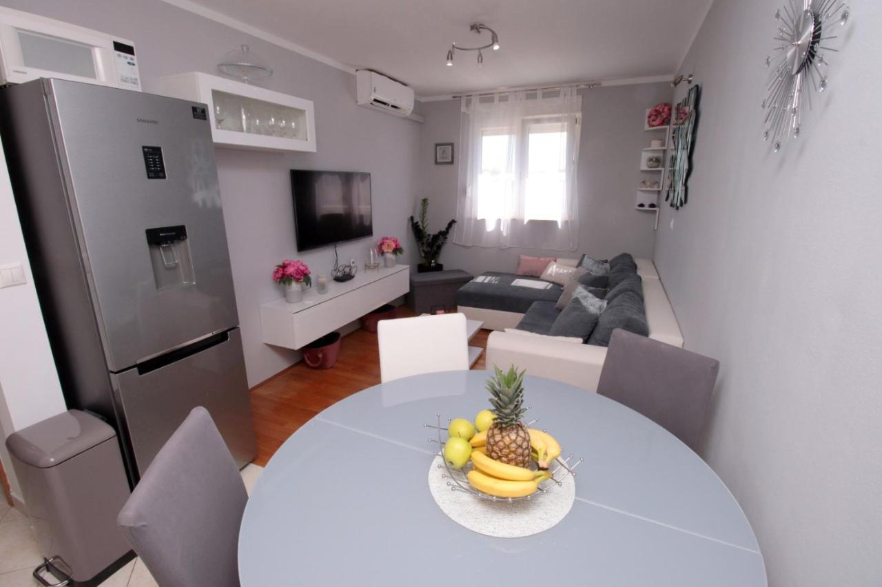 Apartamento Apartman *Sanja* Omiš Exterior foto